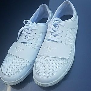 Creative Reaction. Size 9. Unisex